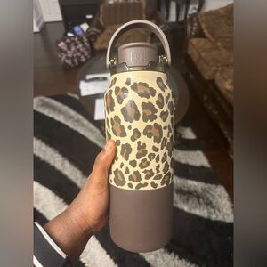 BrüMate Leopard Latte Rise 35oz